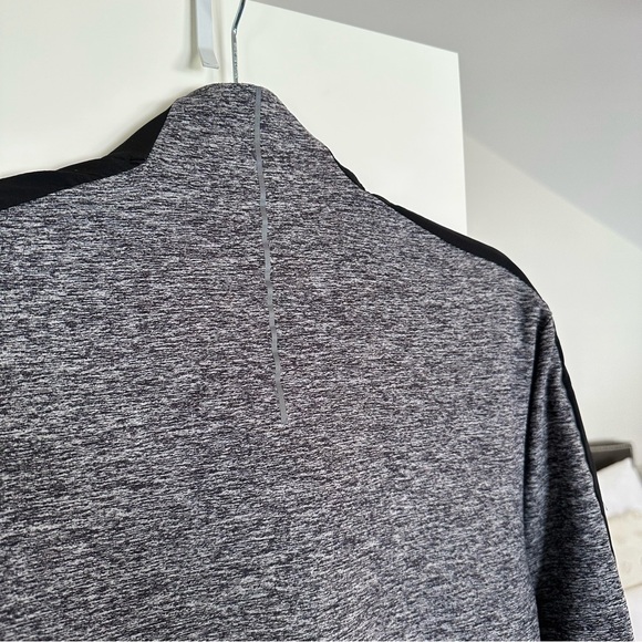 Lululemon Unisex Quarter 1/4 Zip Two Tone Sleeves Heather Grey Black - Picture 8 of 9